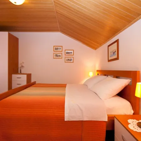 Vendégház And With Parking Space Baska, Krk - 19424 Baška