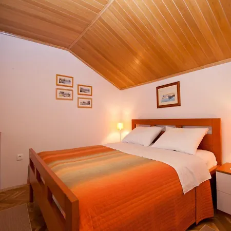 And With Parking Space Baska, Krk - 19424 Vendégház 3*