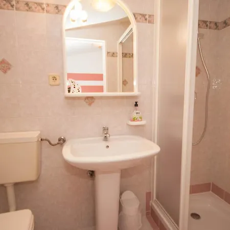 Vendégház And With Parking Space Baska, Krk - 19424 Baška