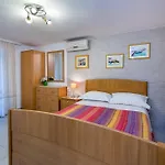Guest house And With Parking Space Baska, Krk - 19424 3*